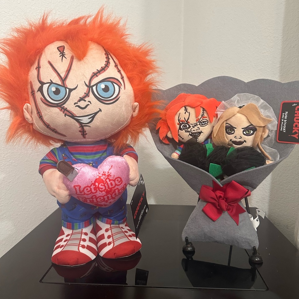CHUCKY VALENTINE GREETER & CHUCKY and TIFFANY PLUSH BOUQUET